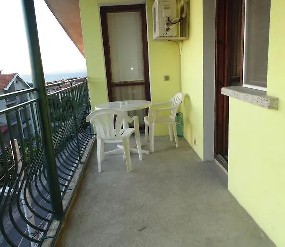 Topalovi Πανσιόν Τσερνομόρετς