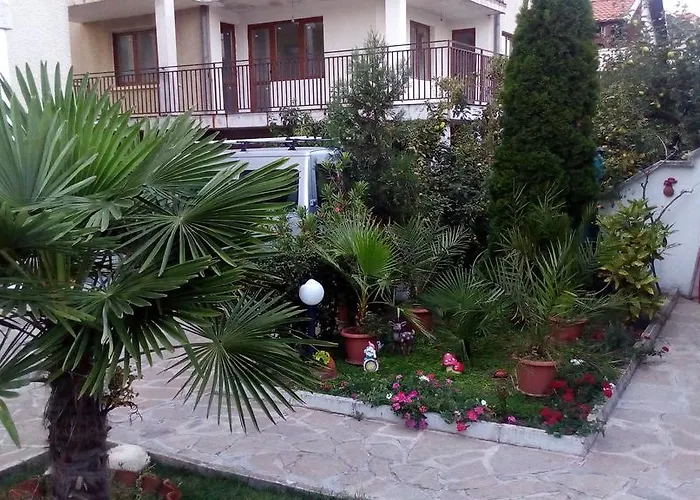 Πανσιόν Topalovi 2*