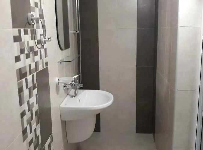 Πανσιόν Topalovi 2*